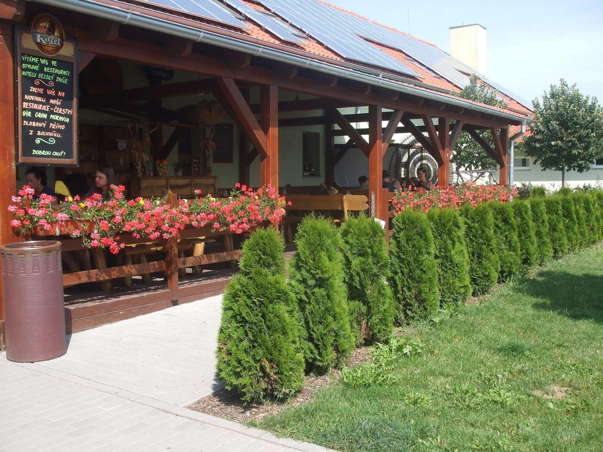 Hotel Selsky Dvur Vyškov Exterior foto